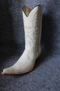 lot 959 image: Old Creek white color pointed toe boots, size 10.5