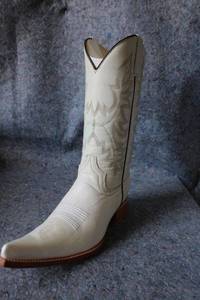 lot 984 image: Old Creek white color pointed toe boots, size 7