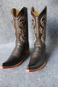 lot 1110 image: Old Creek chocolate brown color boots, size 9
