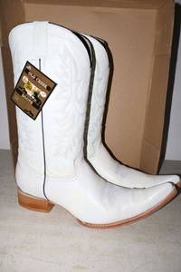lot 770 image: Old Creek white color boots with pointed toe, size 12