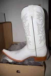 lot 771 image: Old Creek white color boots with pointed toe, size 12.5