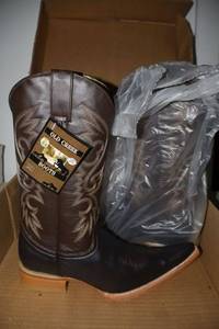 lot 773 image: Old Creek chocolate color boots with pointed toe, size 6
