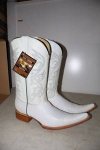 lot 778 image: Old Creek white color boots with pointed toe, size 10