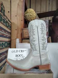 lot 837 image: Old Creek bone color pointed toe boots, size 9