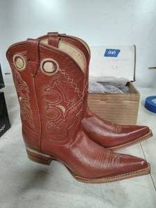 lot 1069 image: Twinstone kids reddish brown color boots, size 21