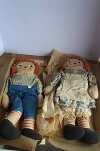 lot 8 image: Raggedy Ann and Andy dolls