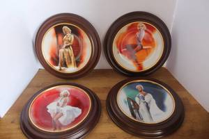 lot 25 image: This set includes vintage collector plates of Marilyn Monroe produced by Delphi, framed in round wooden borders.