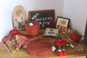 lot 34 image: collection of teacher appreciation gifts