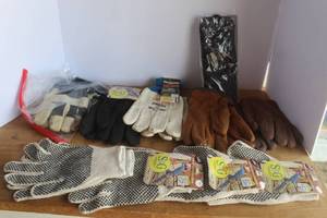 lot 55 image: Collection of work gloves.