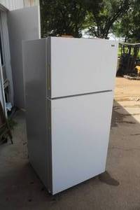 lot 71 image: white freezer refrigerator (the water in the picture is not from the refrigerator worked good when posted