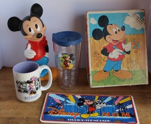 lot 84 image: vintage Disney collection includes a Kilncraft Minnie Mouse mug and a Mickey Mouse tumbler and much more see pictures for details