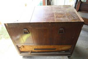 lot 86 image: vintage 1948 Philco Model 48-2500 projection television console