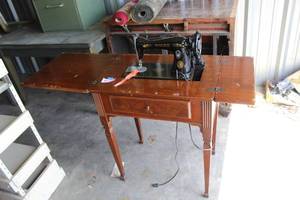 lot 88 image: vintage Singer sewing machine housed in a wooden drop-leaf cabinet