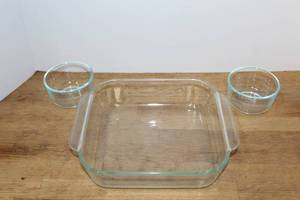 lot 93 image: vintage Pyrex clear glass baking dishs
