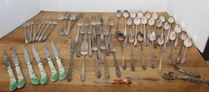 lot 102 image: vintage silver-plated flatware and cutlery