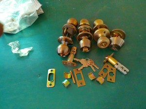 lot 111 image: lot of door hardware and keys