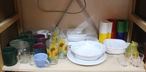 lot 139 image: Shelf full of mixed match dishes