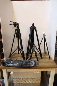 lot 142 image: Lot of tripods in a few sizes