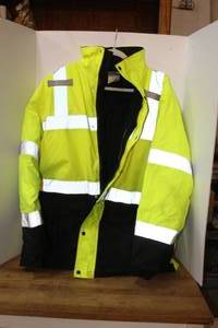 lot 178 image: Utility Pro Hi-Vis Reflective Contractor Parka  this one is a thick coat size XL