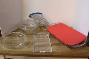 lot 186 image: Baking dishes see pictures for details