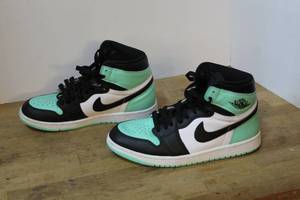 lot 217 image: Nike Air Jordan 1 Retro High OG sneakers size 8