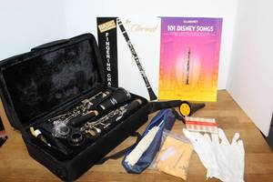 Glory B-flat clarinet set, featuring a black body, silver-plated keys, and case and comes with extra Bb Clarinet Reed and 101 Disney Songs for Clarinet instrumental folio book and Basic Fingering Chart for Clarinet book