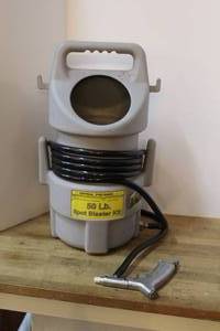 lot 213 image: Central Pneumatic 50 lb. Portable Abrasive Blaster Kit