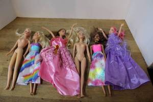 lot 230 image: Barbie dolls