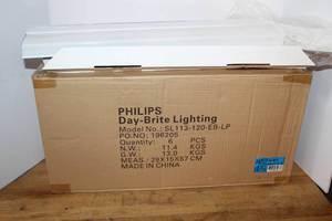lot 270 image: 6 in box of Philips Day-Brite Lighting fixture, model number SL113-120-EB-LP