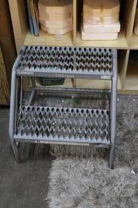 lot 275 image: 2-step industrial ladder