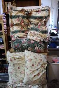 lot 295 image: vintage Croscill floral comforter set