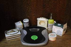 lot 104 image: Bathroom items see pictures for details