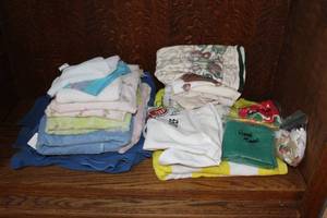 lot 114 image: Towels and linens