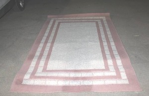 lot 132 image: rug 53x83