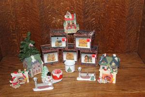 lot 141 image: Christmas decorations