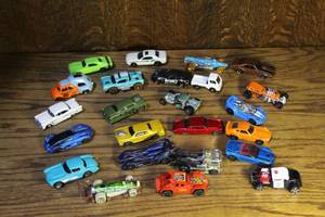 lot 153 image: 164 scale die-cast toy vehicles