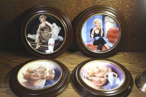lot 154 image: vintage framed Marilyn Monroe collector plates