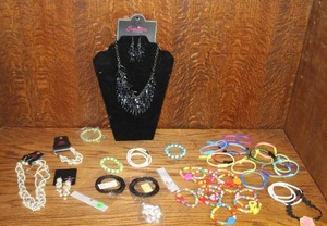 lot 167 image: Lot of bracelets and more see pictures