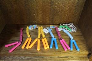 lot 186 image: Jump ropes