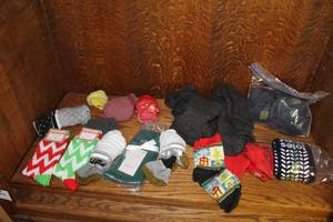 lot 195 image: Mixed lot of socks