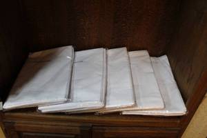 lot 198 image: Packs of American airline pillow cases