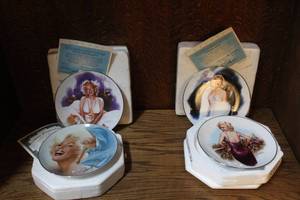 lot 208 image: Marilyn Monroe plates
