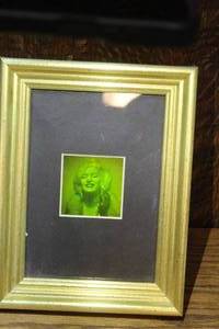lot 210 image: Marilyn Monroe picture that you shine light on and Marilyn pops up hard to see without a light on it