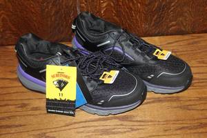 lot 224 image: Herman Survivors Cary Soft Toe Slip-Resistant Work Shoes size 11