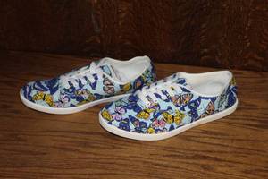 lot 232 image: canvas low-top size 9
