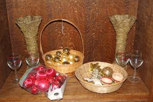 lot 271 image: cornucopia vases and Christmas decorations