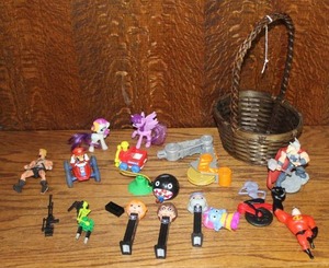 lot 241 image: Small figured toys
