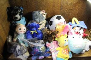 lot 264 image: Plushies