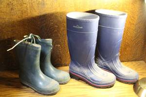 lot 274 image: Rain boots