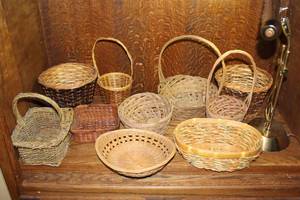 lot 277 image: Lot of baskets